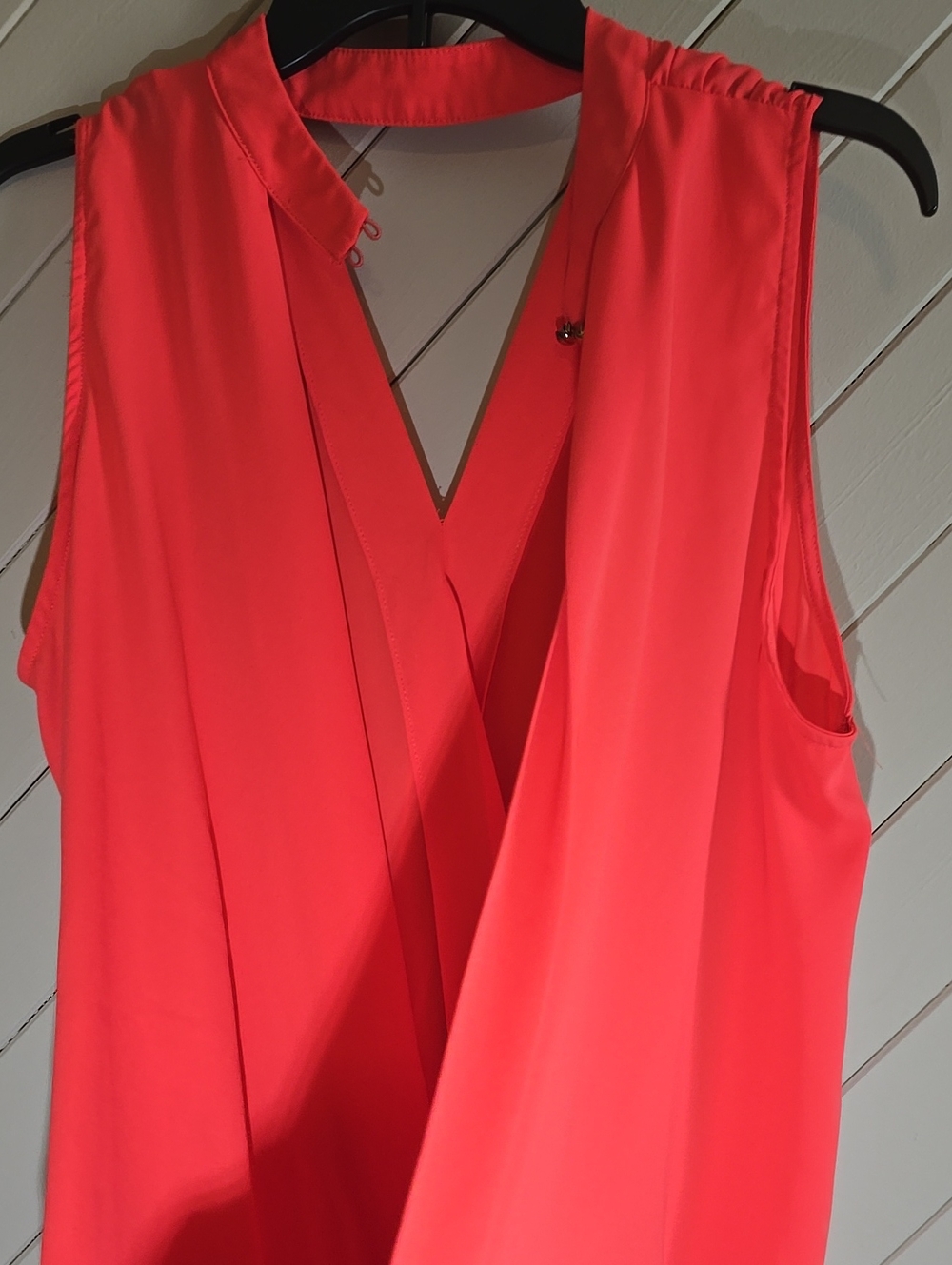 Sleeveless V-Neck Draped Tank Top - Coral Pink - Picture 2 of 2